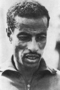 Abebe Bikila, a versenyszm els ktszeres olimpiai bajnoka