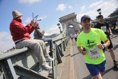 A futknak szlt a zene s a dob az tvonal szmos pontjn a Nike Budapest Flmaratonon